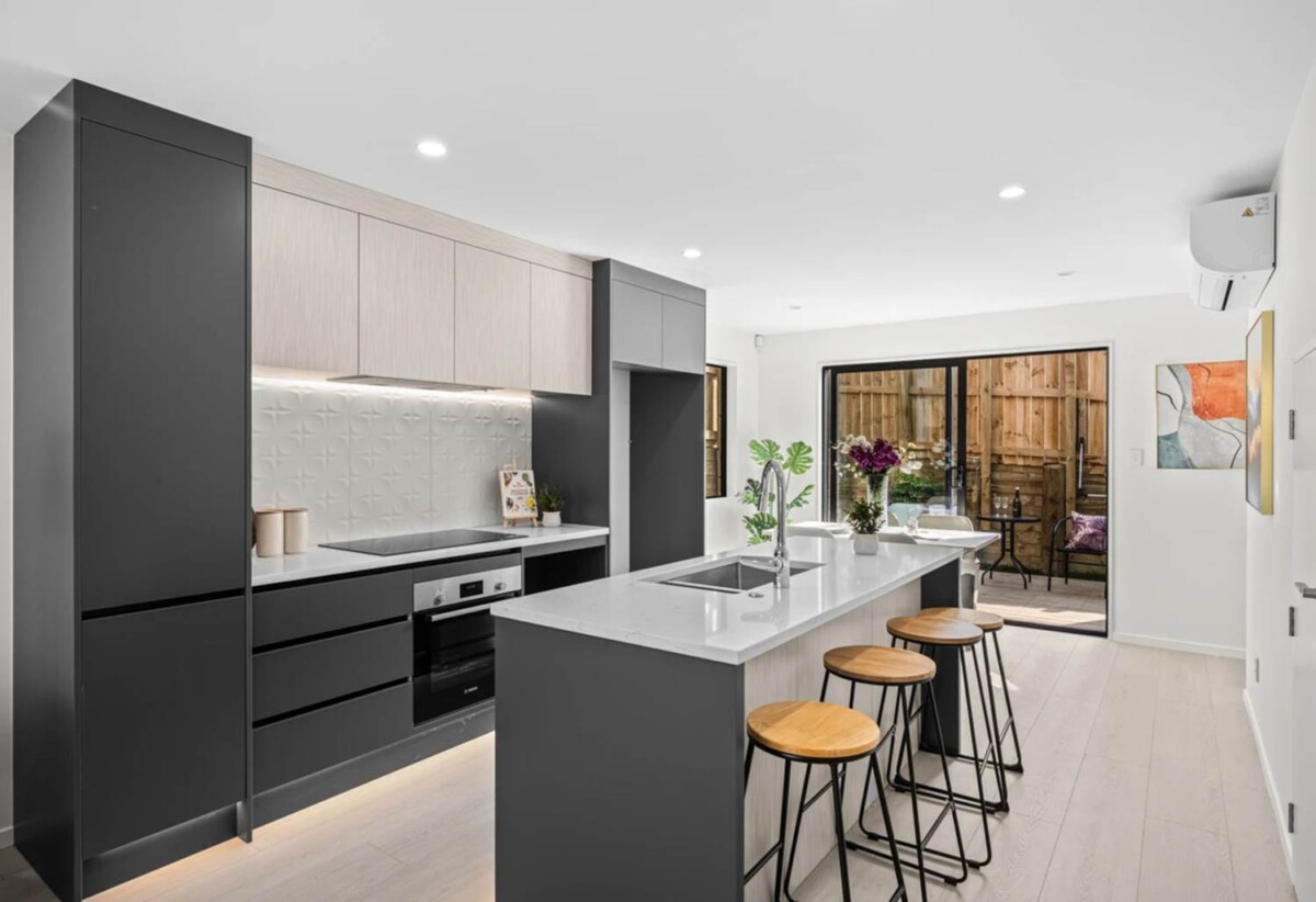 Brandnew 4 beds 3.5 baths home with garage, 1 ensuite ground floor, close to shopping centres, schools, golf club, 0.3 km to Botany Downs School, 7B,7C & 7D Maroubra Place, Botany Downs, Auckland