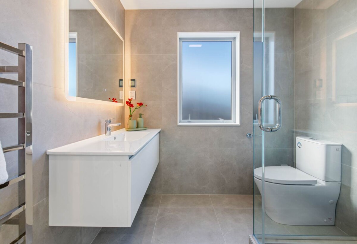 Brandnew 4 beds 3.5 baths home with garage, 1 ensuite ground floor, close to shopping centres, schools, golf club, 0.3 km to Botany Downs School, 7B,7C & 7D Maroubra Place, Botany Downs, Auckland