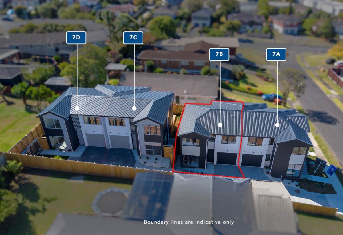 Brandnew 4 beds 3.5 baths home with garage, 1 ensuite ground floor, close to shopping centres, schools, golf club, 0.3 km to Botany Downs School, 7B,7C & 7D Maroubra Place, Botany Downs, Auckland