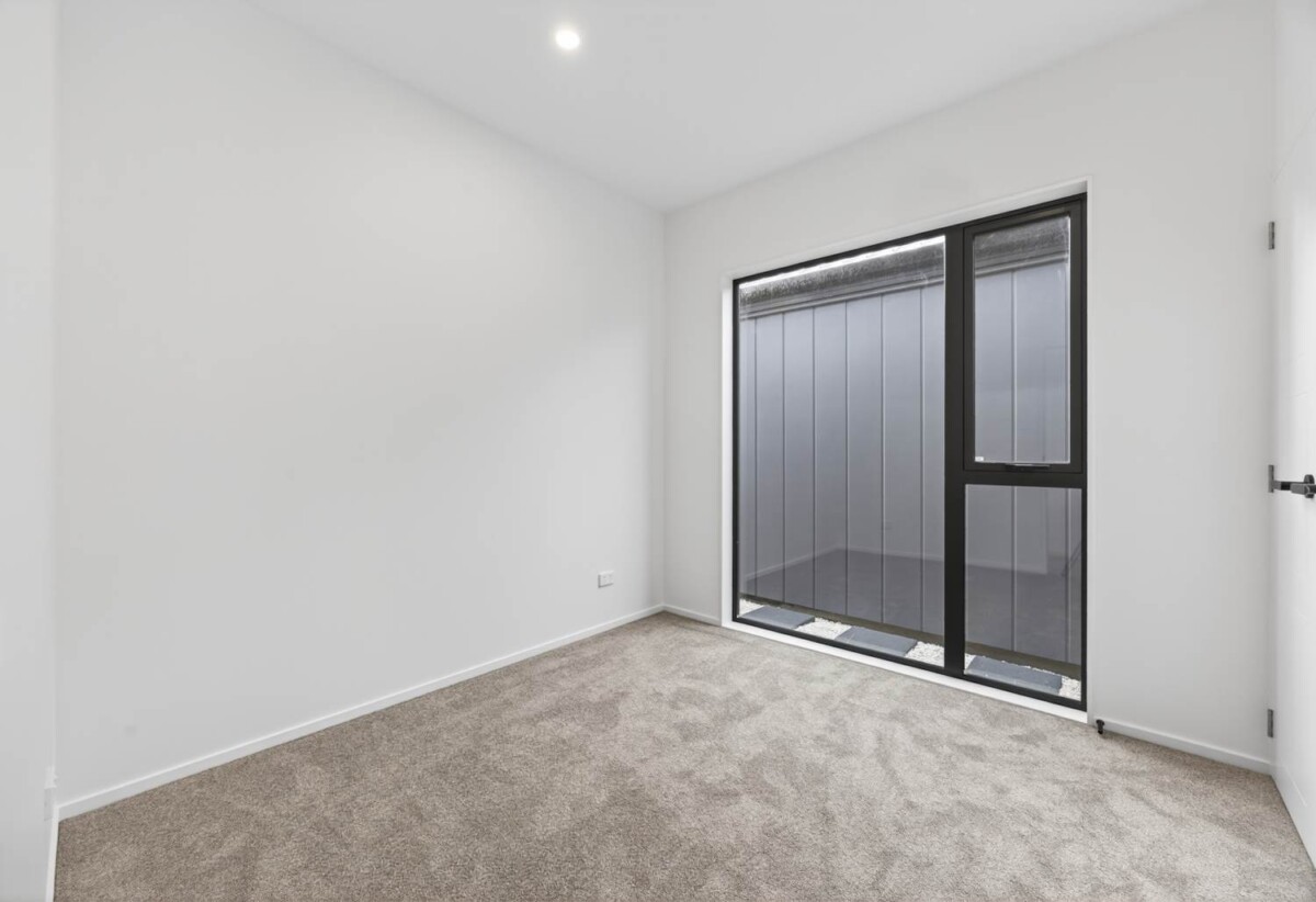 Brandnew standalone 3 beds 2 baths house with garage, close to town centre, schools, easy motorway access, 1.4 km to Valley School, 23 Aituaa Road, Pukekohe, Auckland