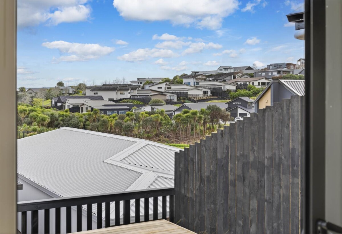 Brandnew standalone 3 beds 2 baths house with garage, close to town centre, schools, easy motorway access, 1.4 km to Valley School, 23 Aituaa Road, Pukekohe, Auckland