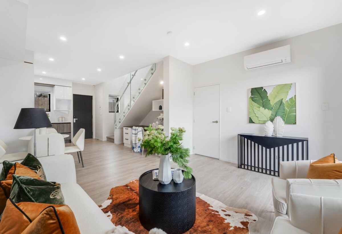 10 year Master builder Guarantee till 2032 , 3 beds 2.5 baths home with garage, Walking distance to New World and Moore Street shops, schools, zoned for Owairoa Primary, Howick Intermediate, and Howick College, 64C Union Road, Howick, Auckland