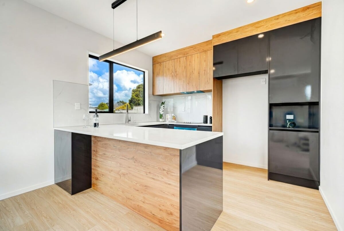 Brandnew 4 beds 2.5 baths home with garage, just a short stroll from LynnMall Shopping Centre, New Lynn Train Station, 1/16 Binsted Road, New Lynn, Auckland