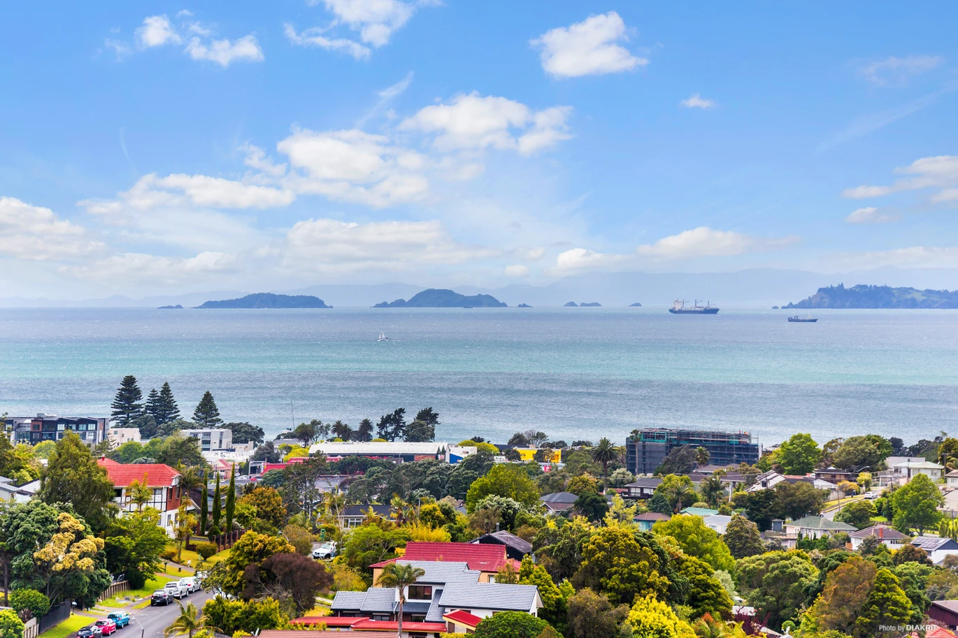 Rangitoto College zone, Sea views, Freehold 3 beds 2 baths home with car park, Zoned for Rangitoto College, Northcross Intermediate, and Sherwood Primary also all within walking distance, easy access to the Northern Motorway and public transport, and only a short drive to Albany Mall, 1/735 East Coast Road, Browns Bay, Auckland