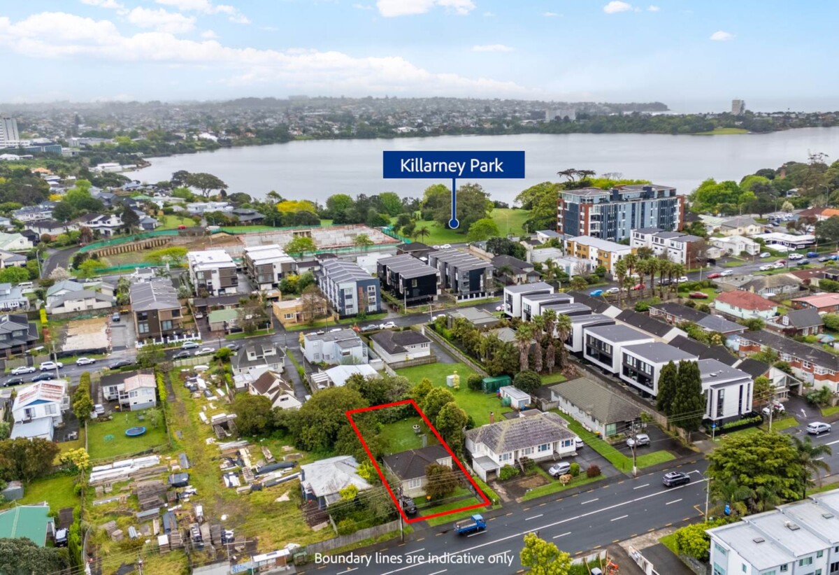 2 beds 1 bath house on 706m2 section, within a short walking distance to all the amenities in Takapuna, beaches, shops, schools, zoned for Takapuna Primary, Westlake Girls and Takapuna Grammar,, 53 Anzac Street, Takapuna, Auckland