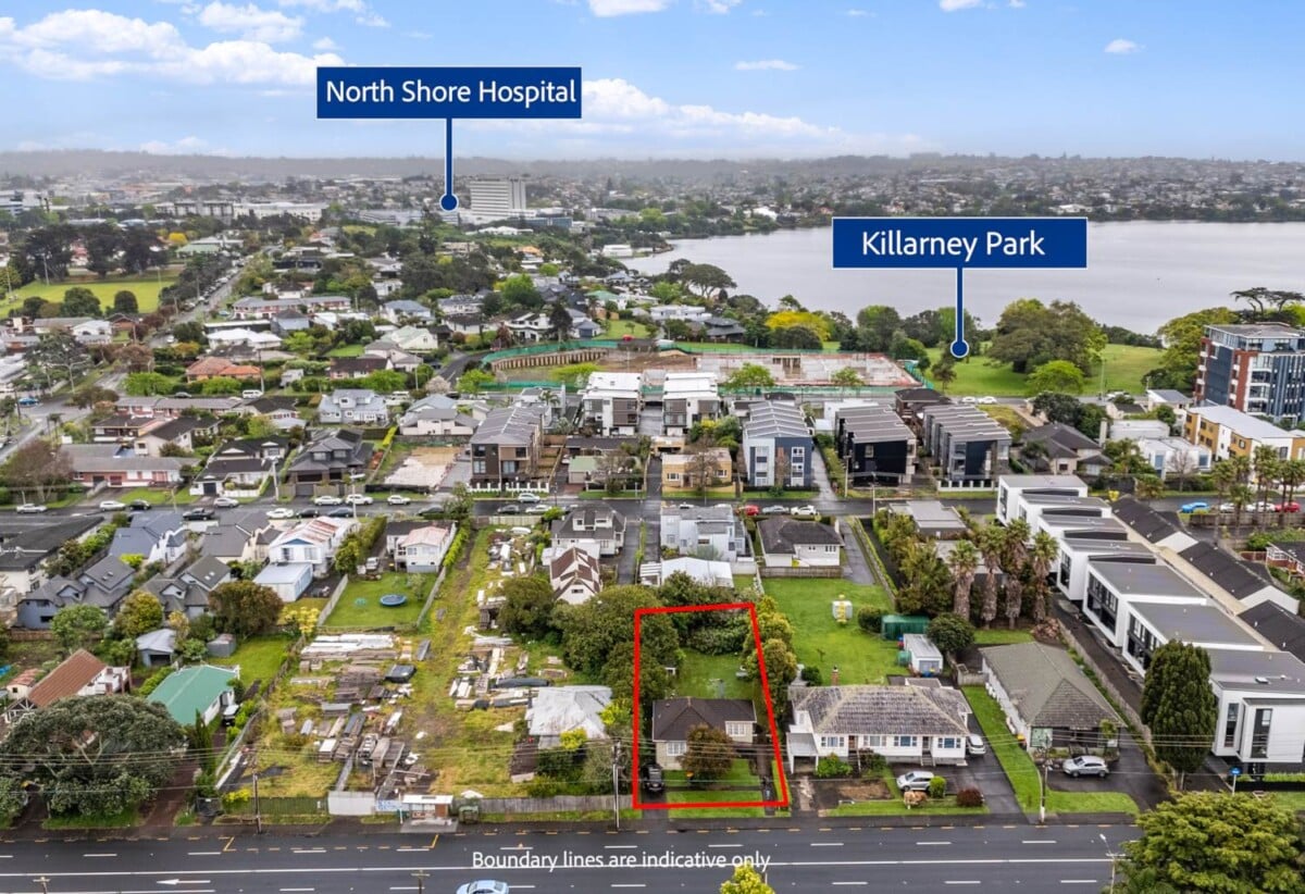 2 beds 1 bath house on 706m2 section, within a short walking distance to all the amenities in Takapuna, beaches, shops, schools, zoned for Takapuna Primary, Westlake Girls and Takapuna Grammar,, 53 Anzac Street, Takapuna, Auckland