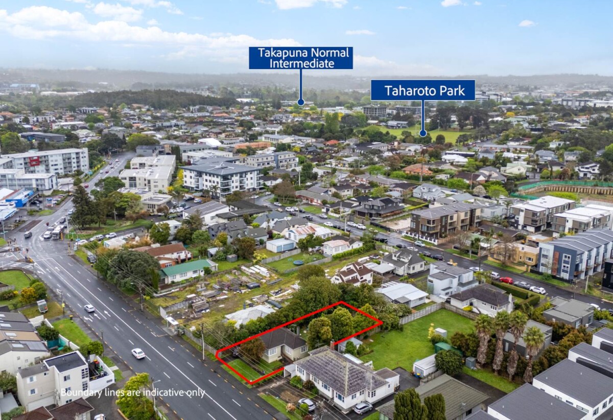 2 beds 1 bath house on 706m2 section, within a short walking distance to all the amenities in Takapuna, beaches, shops, schools, zoned for Takapuna Primary, Westlake Girls and Takapuna Grammar,, 53 Anzac Street, Takapuna, Auckland