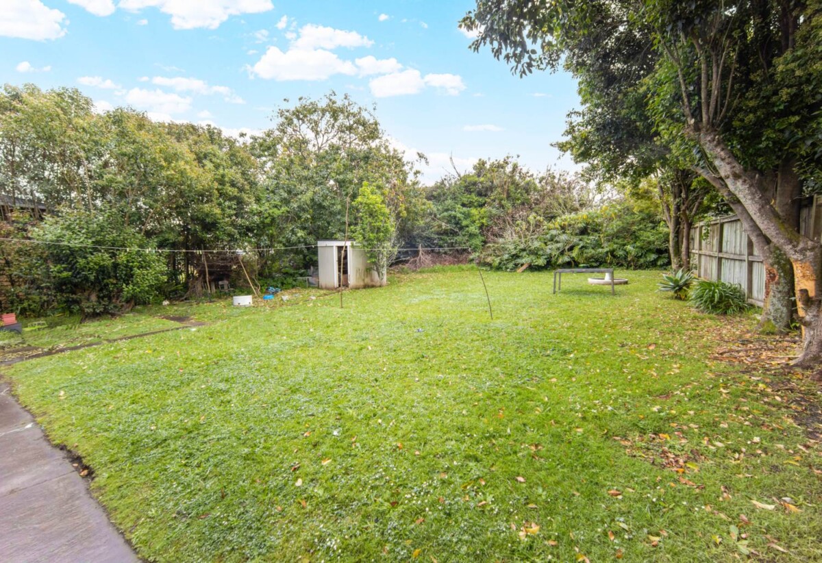 2 beds 1 bath house on 706m2 section, within a short walking distance to all the amenities in Takapuna, beaches, shops, schools, zoned for Takapuna Primary, Westlake Girls and Takapuna Grammar,, 53 Anzac Street, Takapuna, Auckland