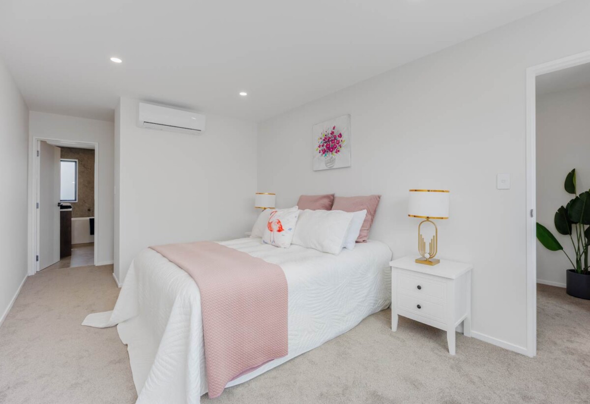 Double Westlake school zone, 10-Year Stamford Building Warranty, Brandnew freehold 4 beds 2.5 baths Duplex home with garage, just a short walk to Smales Farm Bus Station, shops, business hub, and Pak’n Save, schools, easy motorway access, 0.2 km to Forrest Hill School, 67C Forrest Hill Road, Milford, Auckland