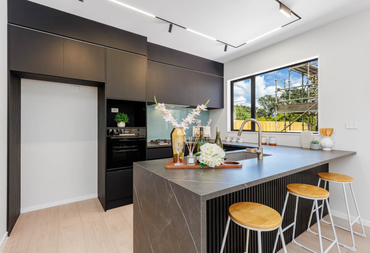 Double Westlake school zone, 10-Year Stamford Building Warranty, Brandnew freehold 4 beds 2.5 baths Duplex home with garage, just a short walk to Smales Farm Bus Station, shops, business hub, and Pak’n Save, schools, easy motorway access, 0.2 km to Forrest Hill School, 67C Forrest Hill Road, Milford, Auckland