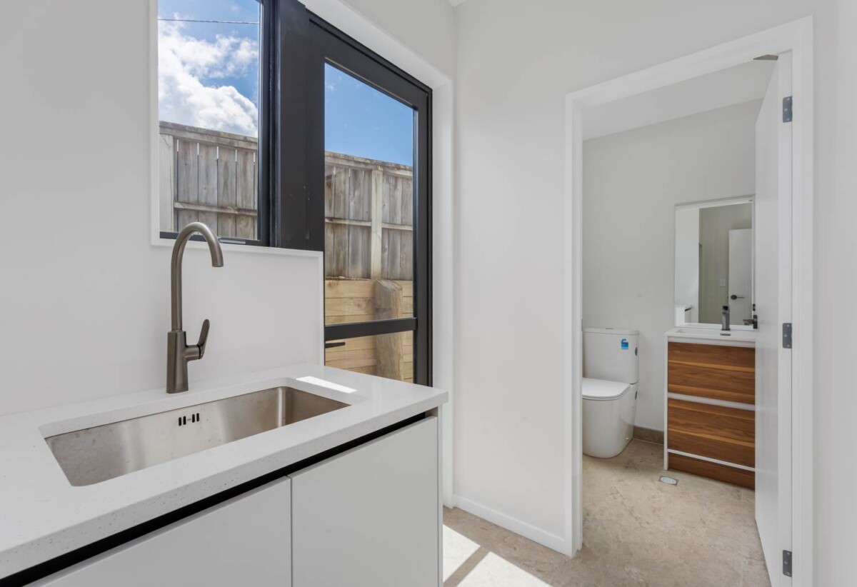 Double Westlake school zone, 10-Year Stamford Building Warranty, Brandnew freehold 4 beds 2.5 baths Duplex home with garage, just a short walk to Smales Farm Bus Station, shops, business hub, and Pak’n Save, schools, easy motorway access, 0.2 km to Forrest Hill School, 67C Forrest Hill Road, Milford, Auckland