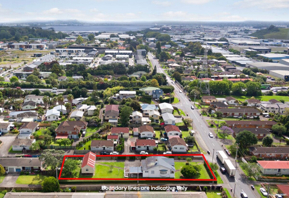 Urgent sale, 3 beds house with RC for 12 units on 1,464m²(MOL), each unit comes with onsite parking, close to schools, Sylvia Park shopping centre, motorway access, 0.3 km to Panama Road School, 85 Panama Road, Mt Wellington, Auckland