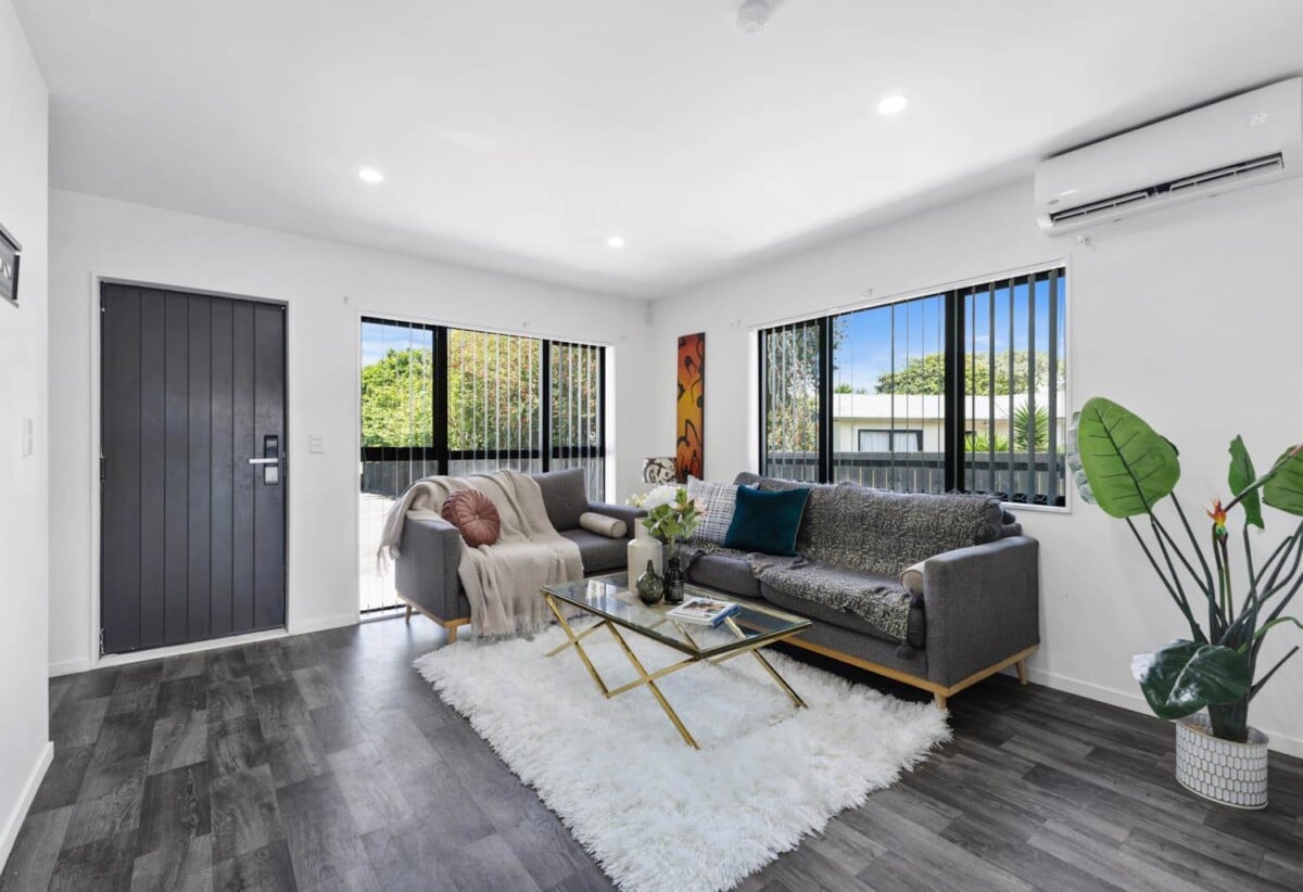 Must sell, 3 beds 2.5 bath home, Located close to schools, transport, and local amenities, 0.2 km to Kelvin Road School, 0.7 km to Papakura Intermediate, 0.9 km to Papakura High School, 19A Harper Street, Papakura, Auckland