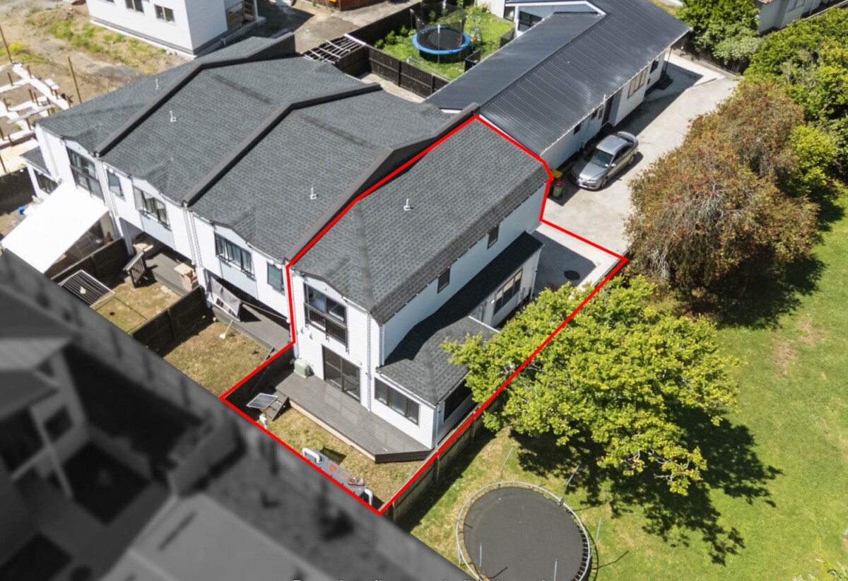 Must sell, 3 beds 2.5 bath home, Located close to schools, transport, and local amenities, 0.2 km to Kelvin Road School, 0.7 km to Papakura Intermediate, 0.9 km to Papakura High School, 19A Harper Street, Papakura, Auckland