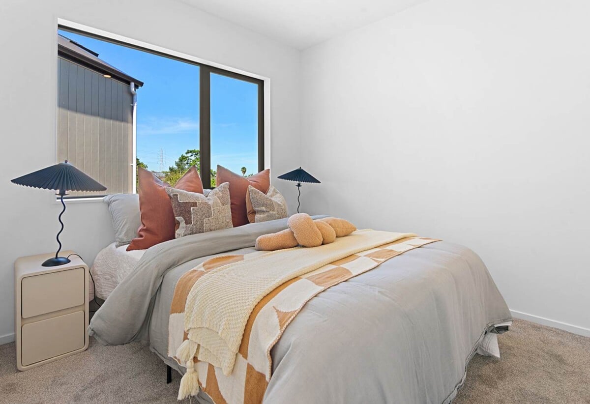 10-Year Master Build Guarantee, Brandnew standalone 3 beds 1.5 baths home with car park, minutes from the massive retail hubs of Westgate, motorway access, 170m from Massey Primary, 327m from Massey High, and zoned for the highly regarded St Paul’s, 11a Glenfinn Place, Massey, Auckland