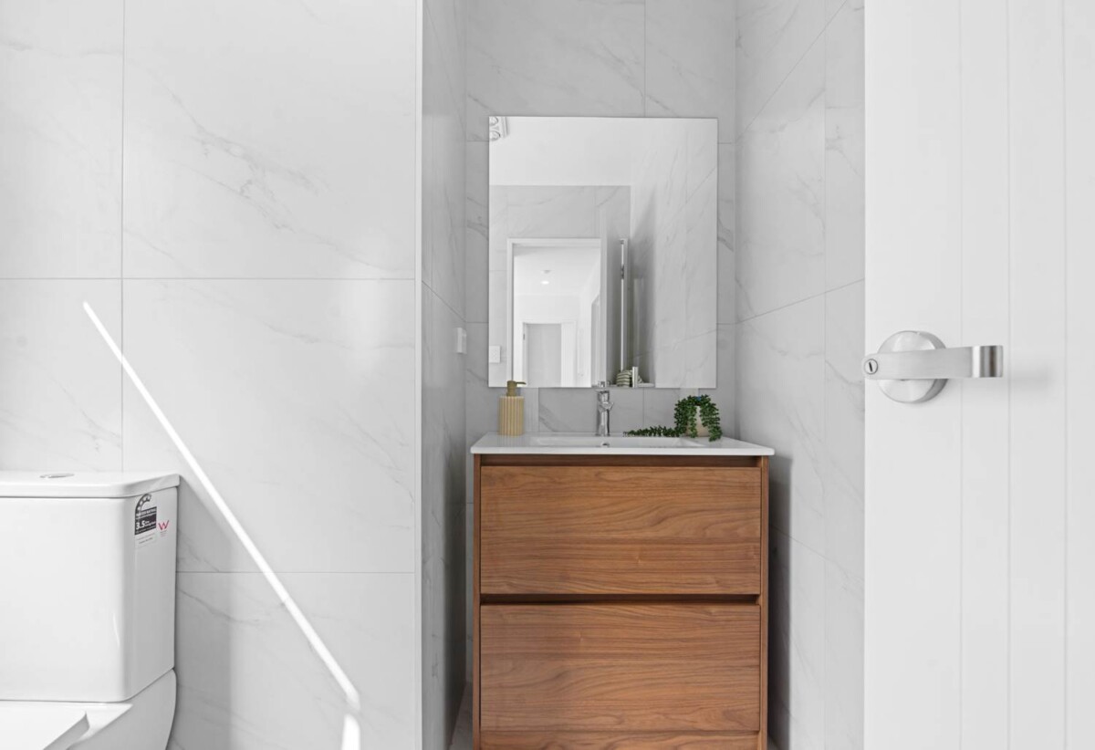 10-Year Master Build Guarantee, Brandnew standalone 3 beds 1.5 baths home with car park, minutes from the massive retail hubs of Westgate, motorway access, 170m from Massey Primary, 327m from Massey High, and zoned for the highly regarded St Paul’s, 11e Glenfinn Place, Massey, Auckland