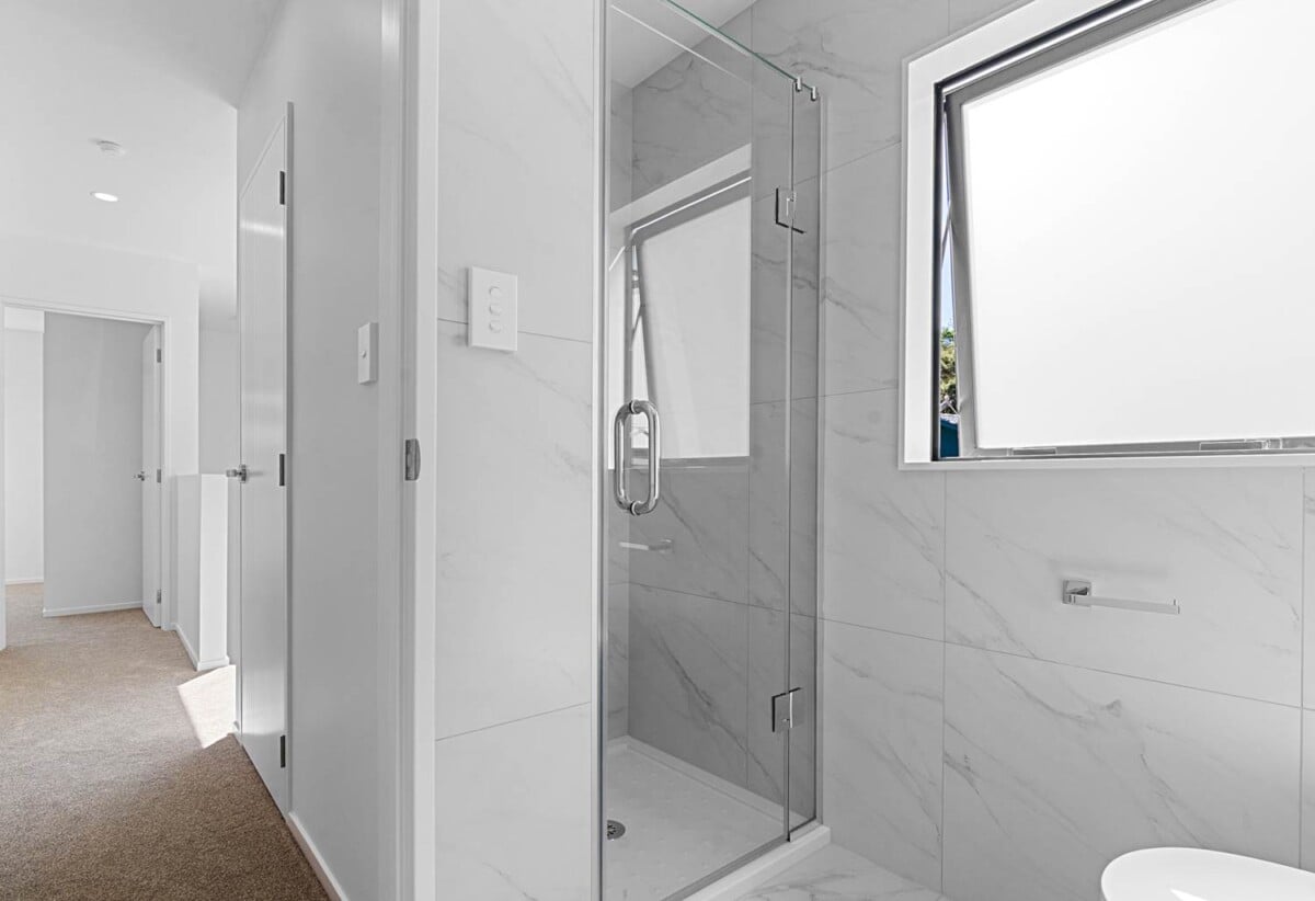 10-Year Master Build Guarantee, Brandnew standalone 3 beds 1.5 baths home with car park, minutes from the massive retail hubs of Westgate, motorway access, 170m from Massey Primary, 327m from Massey High, and zoned for the highly regarded St Paul’s, 11a Glenfinn Place, Massey, Auckland