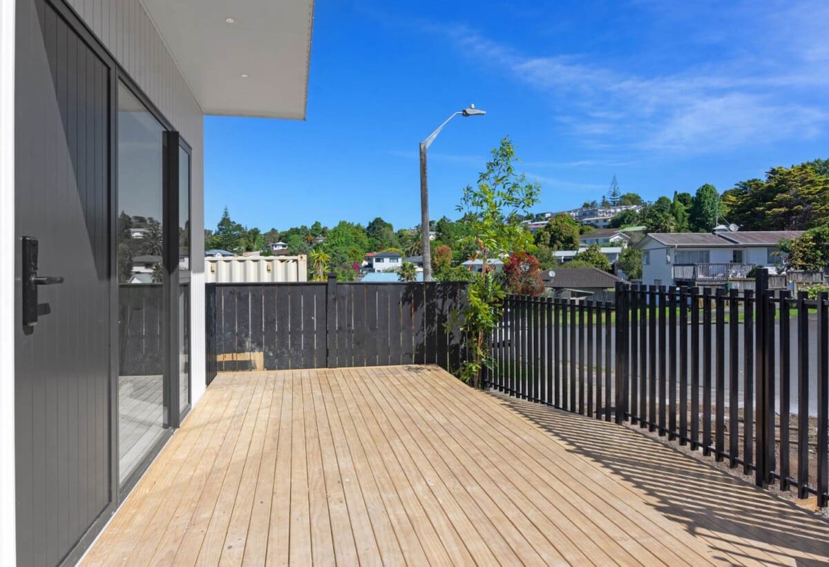 10-Year Master Build Guarantee, Brandnew standalone 3 beds 1.5 baths home with car park, minutes from the massive retail hubs of Westgate, motorway access, 170m from Massey Primary, 327m from Massey High, and zoned for the highly regarded St Paul’s, 11a Glenfinn Place, Massey, Auckland