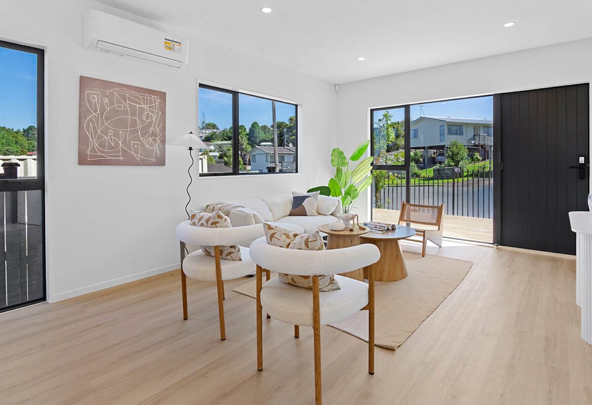 10-Year Master Build Guarantee, Brandnew standalone 3 beds 1.5 baths home with car park, minutes from the massive retail hubs of Westgate, motorway access, 170m from Massey Primary, 327m from Massey High, and zoned for the highly regarded St Paul’s, 11e Glenfinn Place, Massey, Auckland