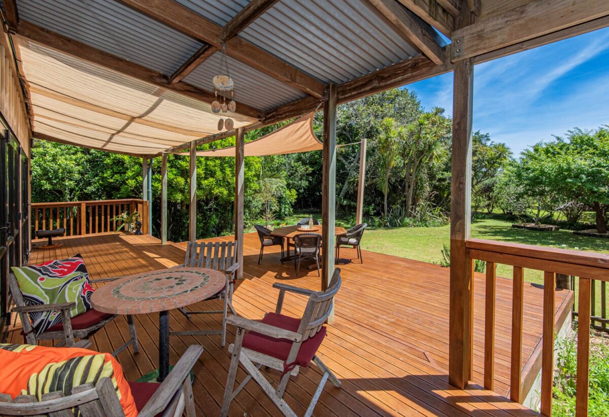 Once in 20 years, 5 beds 3 baths house with double garage and 1-bed granny on 4563m2, located in Matapouri Bay- renowned as one of the most beautiful beaches and cherished holiday spots in the North Island, 37km to Whangarei, 198km to Auckland, 885A Matapouri Road, Matapouri, Whangarei
