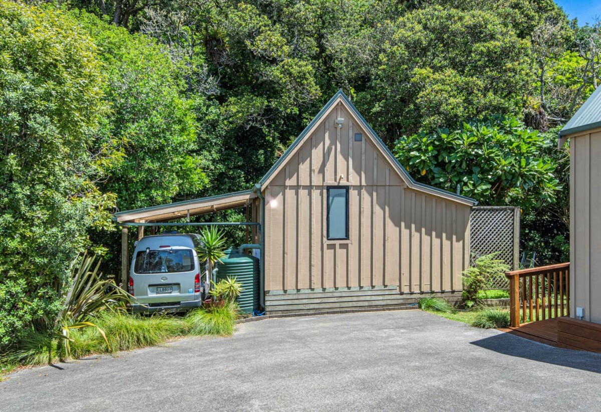 Once in 20 years, 5 beds 3 baths house with double garage and 1-bed granny on 4563m2, located in Matapouri Bay- renowned as one of the most beautiful beaches and cherished holiday spots in the North Island, 37km to Whangarei, 198km to Auckland, 885A Matapouri Road, Matapouri, Whangarei