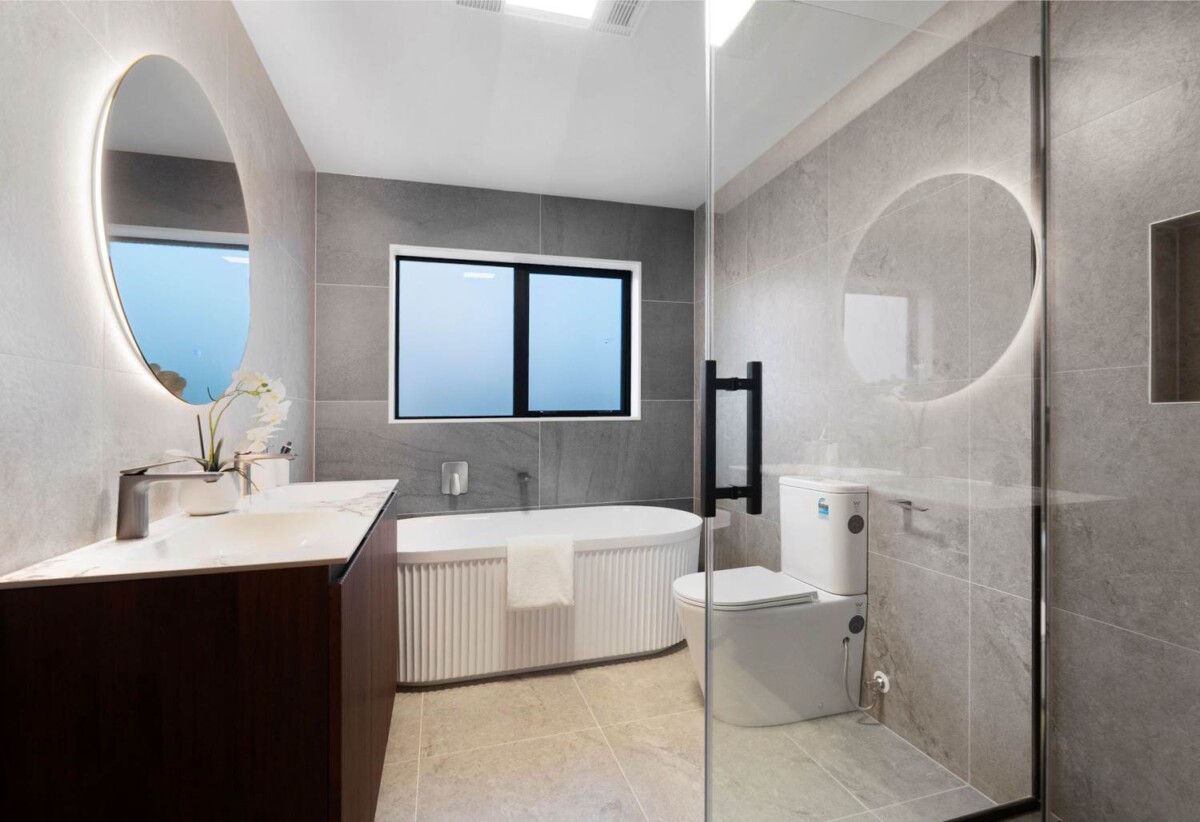 Top local schools, 2 kitchens, brandnew 5 beds house, 2 en-suites, 1 en-suite ground floor, Moments from Albany, Browns Bay, and Long Bay, Lot 1/880 East Coast Road, Browns Bay, Auckland