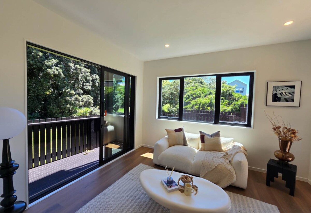 Urgent Sale, Next to park, Brandnew standalone 4 beds 2.5 baths home with garage, close to schools, shops, supermarkets, seaside parks, 0.2 km to Ruapotaka School, 5/13 Torino Street, Panmure, Auckland