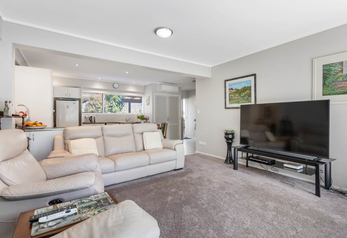 Brick and tile 5 beds 2 baths home, 3 beds kitchen family room upstairs + 2 beds kitchen living downstairs, Just a short drive to Browns Bay Shopping Centre, 0.2 km to Northcross Intermediate, 0.4 km to Sherwood School (Auckland), 2.7 km to Long Bay College, 4B Sartors Avenue, Northcross, Auckland