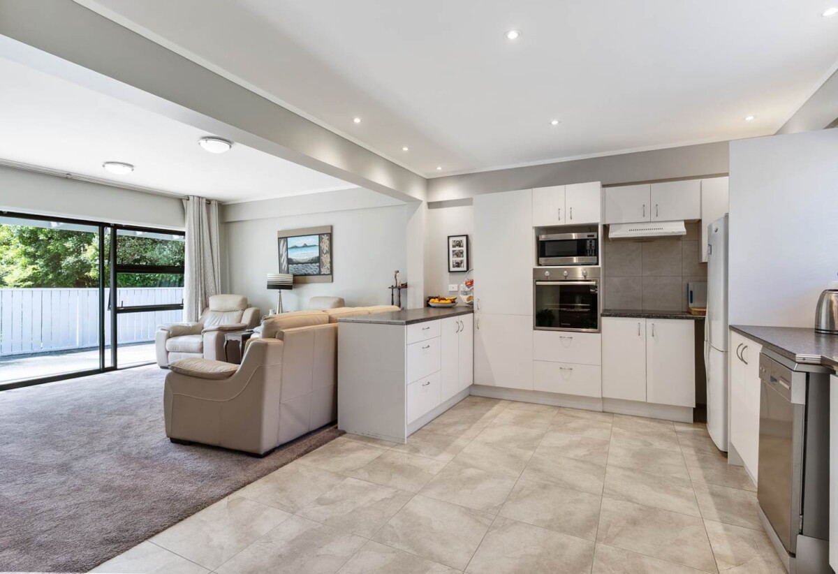 Brick and tile 5 beds 2 baths home, 3 beds kitchen family room upstairs + 2 beds kitchen living downstairs, Just a short drive to Browns Bay Shopping Centre, 0.2 km to Northcross Intermediate, 0.4 km to Sherwood School (Auckland), 2.7 km to Long Bay College, 4B Sartors Avenue, Northcross, Auckland