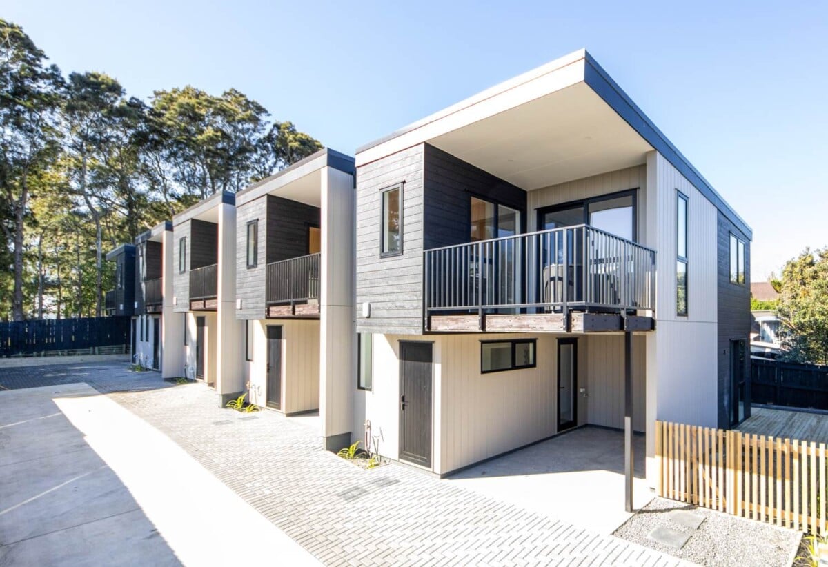 Move-in ready, Brandnew 3 beds 2 baths home with carport, Walking distance to local schools, kindergartens, parks, and Clendon Shopping Centre, 0.3 km to Finlayson Park School, 3/9 Selago Place, Manurewa, Auckland