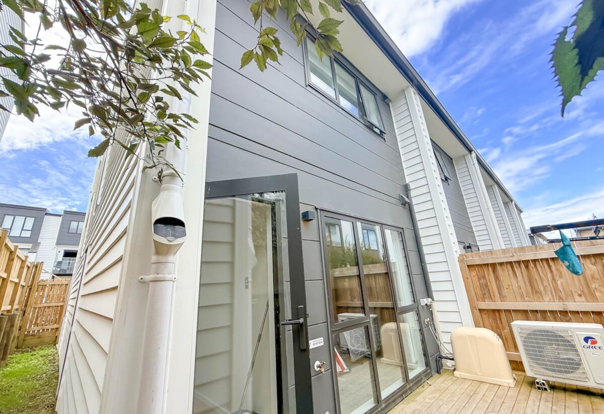 Urgent sale, 134m2 3 beds 2 baths home with car park, Just 480 meters from Westgate shopping precinct, quick motorway access, Furniture package may be included for the right offer, 11 Dotterel Place, Westgate, Auckland