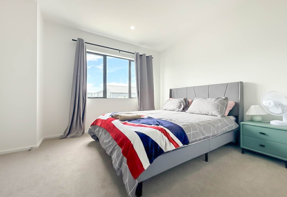 Urgent sale, 134m2 3 beds 2 baths home with car park, Just 480 meters from Westgate shopping precinct, quick motorway access, Furniture package may be included for the right offer, 11 Dotterel Place, Westgate, Auckland