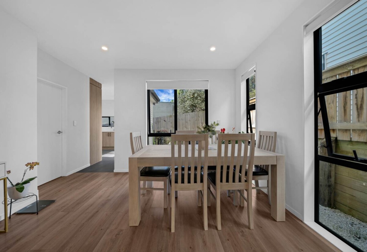 132m2 Standalone 3 beds 2.5 baths home with garage, close to Manukau Westfield shopping centre, schools, motorway access, 0.6 km to Redoubt North School, 28B Rotoma Rise, Clover Park, Auckland