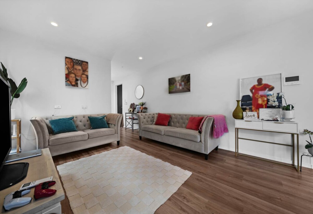 132m2 Standalone 3 beds 2.5 baths home with garage, close to Manukau Westfield shopping centre, schools, motorway access, 0.6 km to Redoubt North School, 28B Rotoma Rise, Clover Park, Auckland