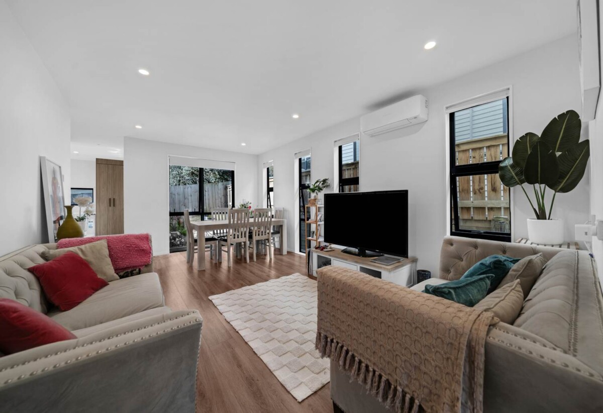 132m2 Standalone 3 beds 2.5 baths home with garage, close to Manukau Westfield shopping centre, schools, motorway access, 0.6 km to Redoubt North School, 28B Rotoma Rise, Clover Park, Auckland