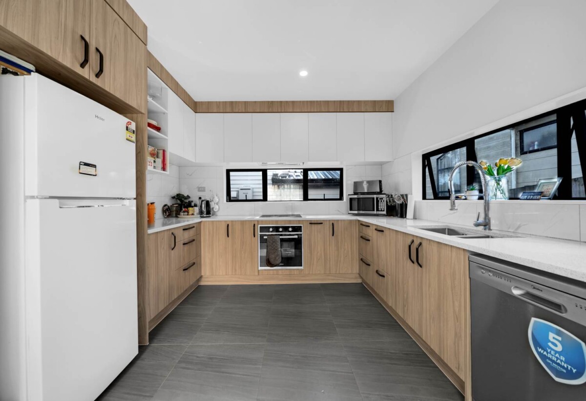 132m2 Standalone 3 beds 2.5 baths home with garage, close to Manukau Westfield shopping centre, schools, motorway access, 0.6 km to Redoubt North School, 28B Rotoma Rise, Clover Park, Auckland