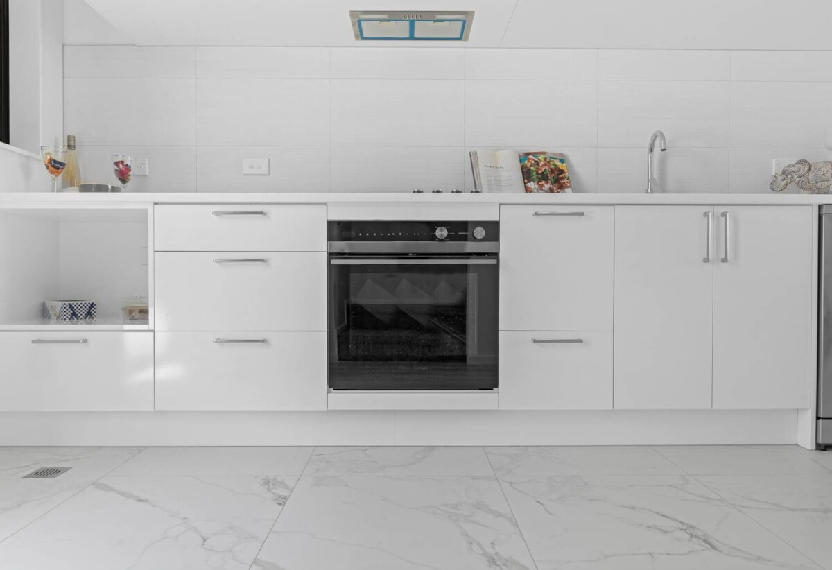 Must sell, Motivated vendor, Brandnew 2 beds + study 1.5 baths home with car park, Just a short walk to PAK’nSAVE, The Warehouse, cafés, eateries, and the activity centre, with excellent transport links nearby. close to schools, seaside reserve, 0.3 km to Waimahia Intermediate School, 17/17 Barneys Farm Road, Clendon Park, Auckland