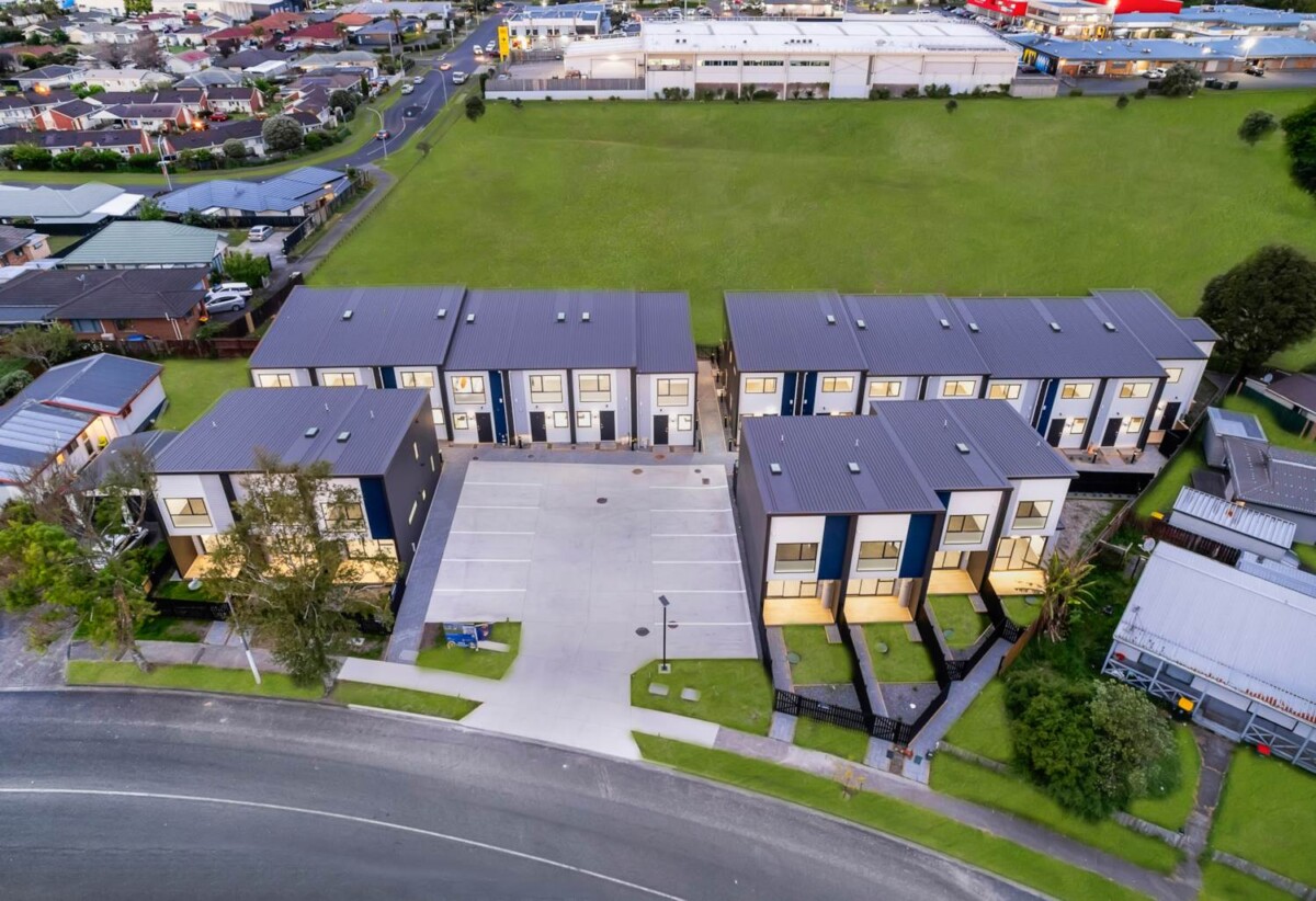 Must sell, Motivated vendor, Brandnew 2 beds + study 1.5 baths home with car park, Just a short walk to PAK’nSAVE, The Warehouse, cafés, eateries, and the activity centre, with excellent transport links nearby. close to schools, seaside reserve, 0.3 km to Waimahia Intermediate School, 9/17 Barneys Farm Road, Clendon Park, Auckland
