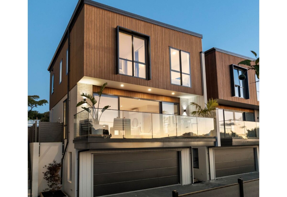 Double Grammar school zone, Brandnew standalone 3 beds 2.5 baths home with double garage, Beside Mt Eden Village, 0.7 km to Auckland Normal Intermediate, 1.7 km to Auckland Grammar and Epsom Girls’ Grammar School, 1.8 km to Auckland Grammar, 6/30 Grange Road, Mt Eden, Auckland