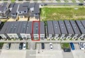 Motivated vendor, 2 beds + study room 1.5 baths home with car park, Walking distance to Te Nikau Primary School, zoned for the highly regarded Ormiston College, and just minutes from Ormiston Town Centre, 33 Kiato Lane, Flat Bush, Auckland