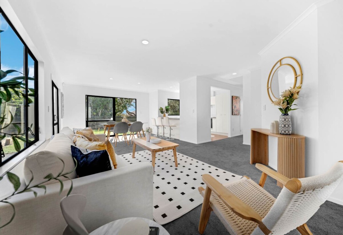 Renovated 3 beds 2 baths house with double garage on 423m2 section, 0.4 km to Pakuranga Heights School, 0.6 km to Pakuranga Intermediate, 36A Greenhill Crescent, Pakuranga, Auckland