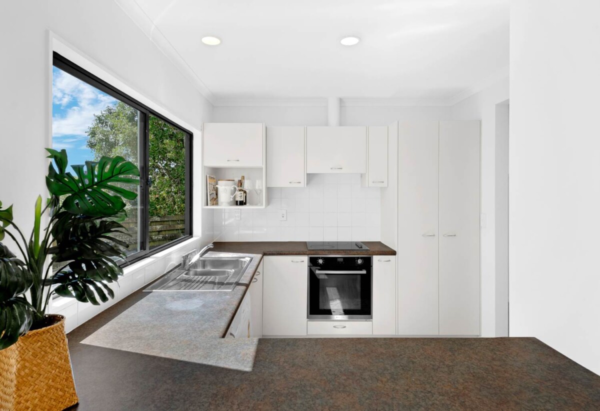 Renovated 3 beds 2 baths house with double garage on 423m2 section, 0.4 km to Pakuranga Heights School, 0.6 km to Pakuranga Intermediate, 36A Greenhill Crescent, Pakuranga, Auckland