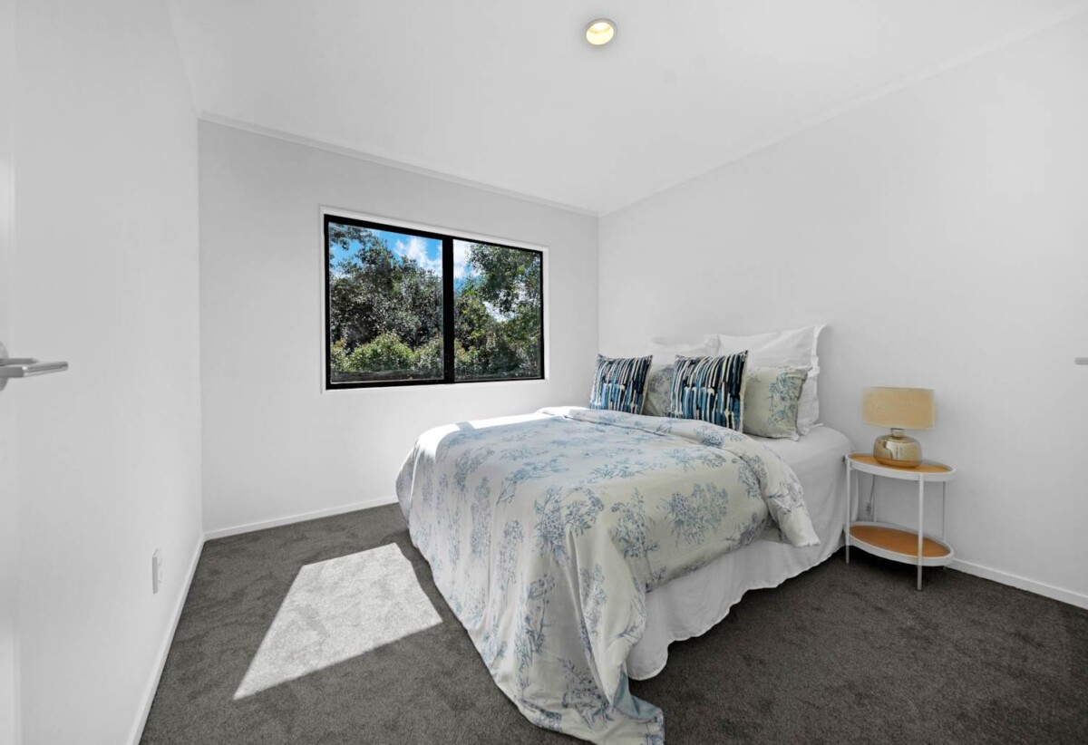 Renovated 3 beds 2 baths house with double garage on 423m2 section, 0.4 km to Pakuranga Heights School, 0.6 km to Pakuranga Intermediate, 36A Greenhill Crescent, Pakuranga, Auckland