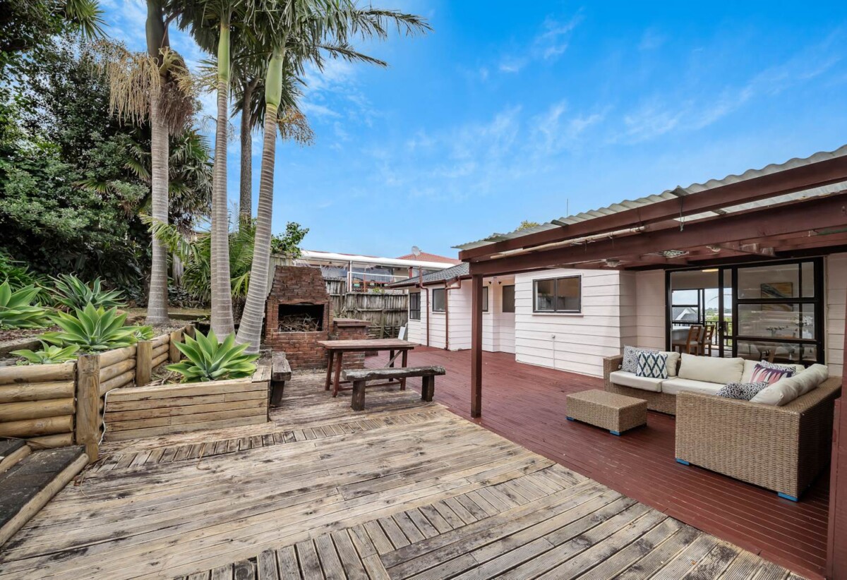 Fully renovated 4 beds 2 baths house on 750m2 section, close to schools, parks, Highland Park Shopping Centre, 10 Marco Place, Highland Park, Auckland