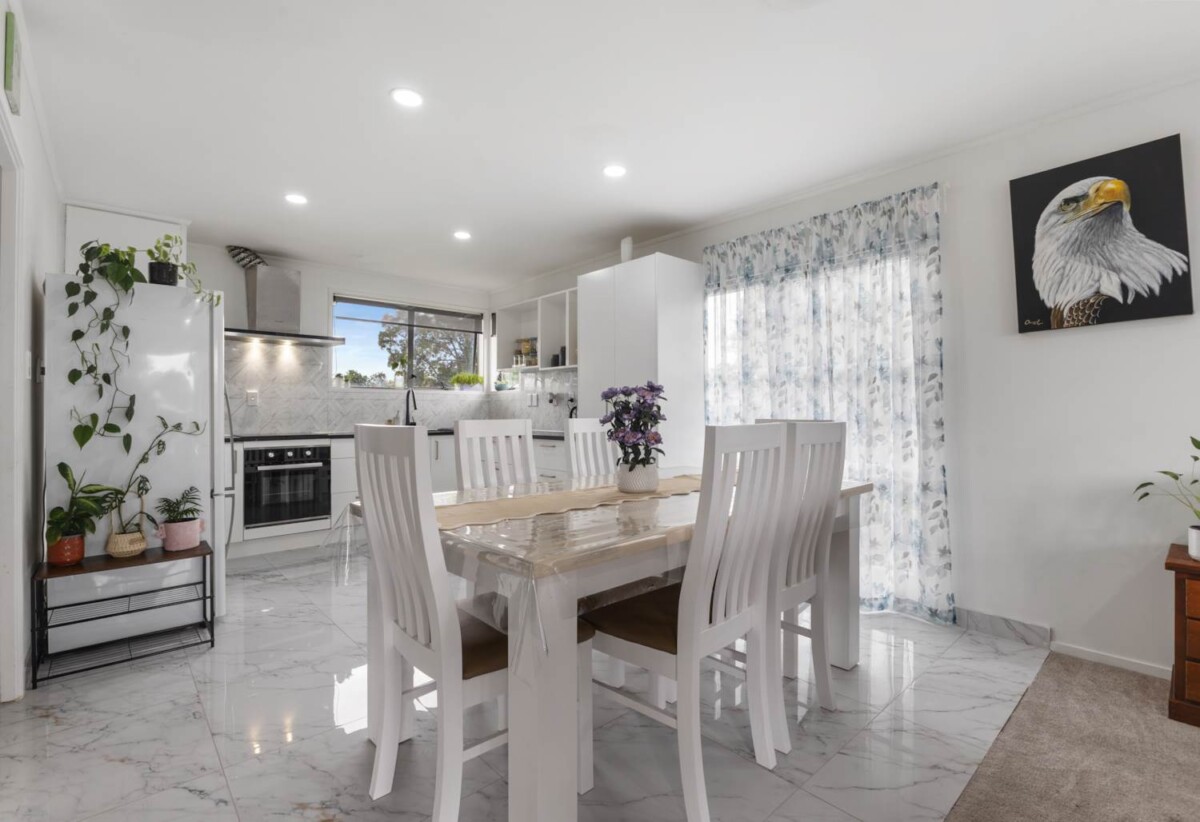Renovated 3 beds 1 bath house with standalone double garage on 808m2 section, close to South gate shopping centre, schools, motorway access, 0.4 km to Takanini School, 9 Cathay Lane, Takanini, Auckland