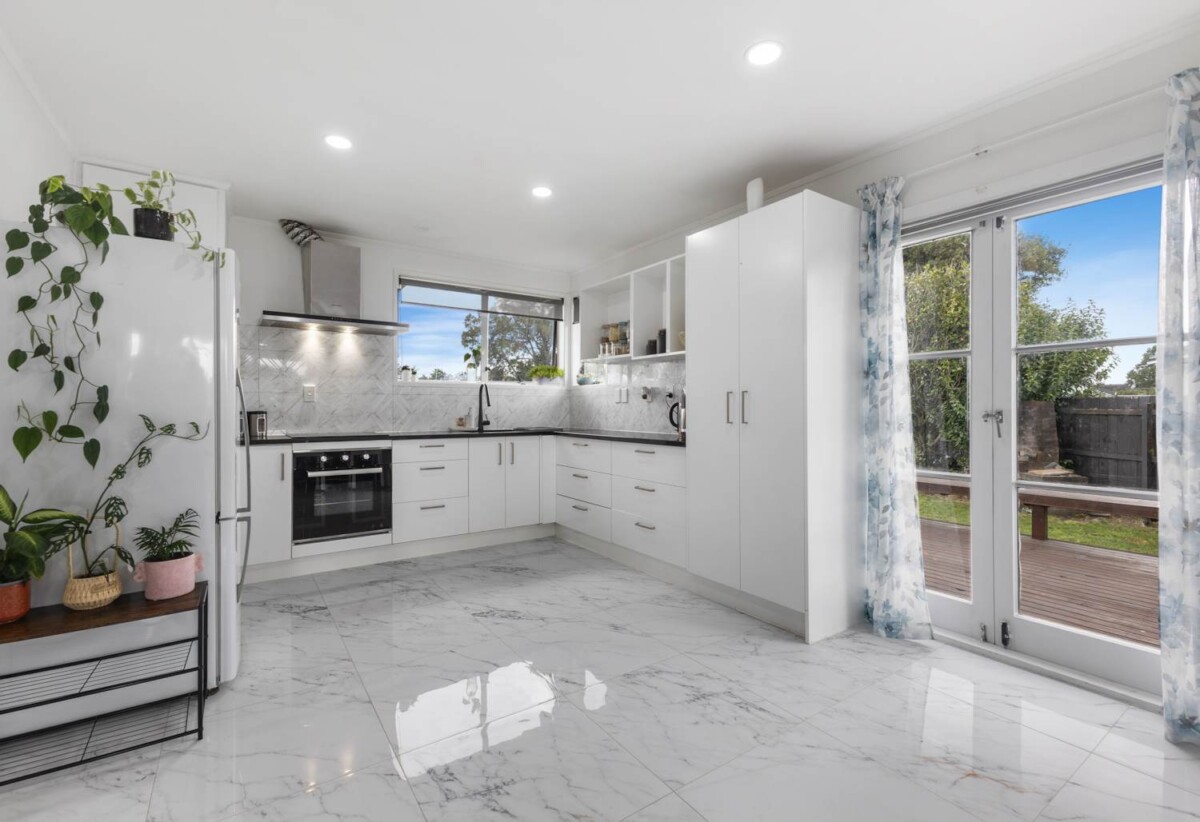 Renovated 3 beds 1 bath house with standalone double garage on 808m2 section, close to South gate shopping centre, schools, motorway access, 0.4 km to Takanini School, 9 Cathay Lane, Takanini, Auckland