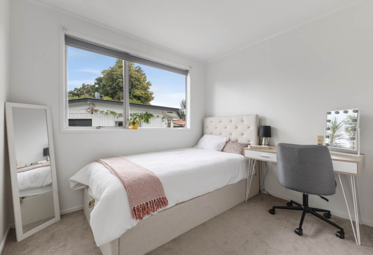 Renovated 3 beds 1 bath house with standalone double garage on 808m2 section, close to South gate shopping centre, schools, motorway access, 0.4 km to Takanini School, 9 Cathay Lane, Takanini, Auckland