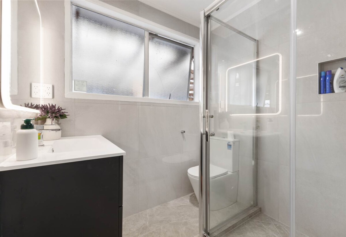 Renovated 3 beds 1 bath house with standalone double garage on 808m2 section, close to South gate shopping centre, schools, motorway access, 0.4 km to Takanini School, 9 Cathay Lane, Takanini, Auckland