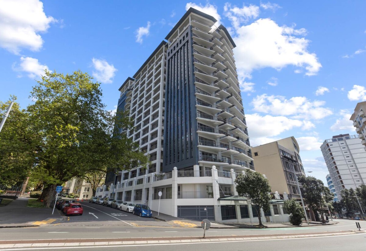 Auckland Girls’ Grammar School zone, 50m2 Freehold 2 beds 1 bath 1 car park apartment, Full furniture package is included, move-in ready, Pet-friendly, 1404/1 Parliament Street, City Centre, Auckland