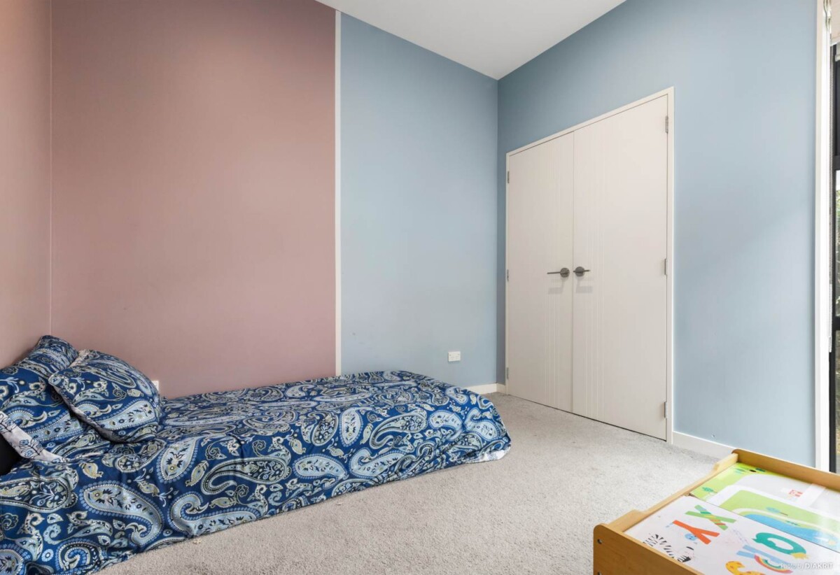 Urgent Sale Required, asking $689,000, 3 beds 2 baths home with car park, Minutes to Papakura Town Centre, shops, cafés, and supermarkets, Close to parks, reserves, and local schools, 0.5 km to Cosgrove School, 16 Tumu Road, Papakura, Auckland